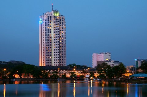 exterior-of-hilton-colombo