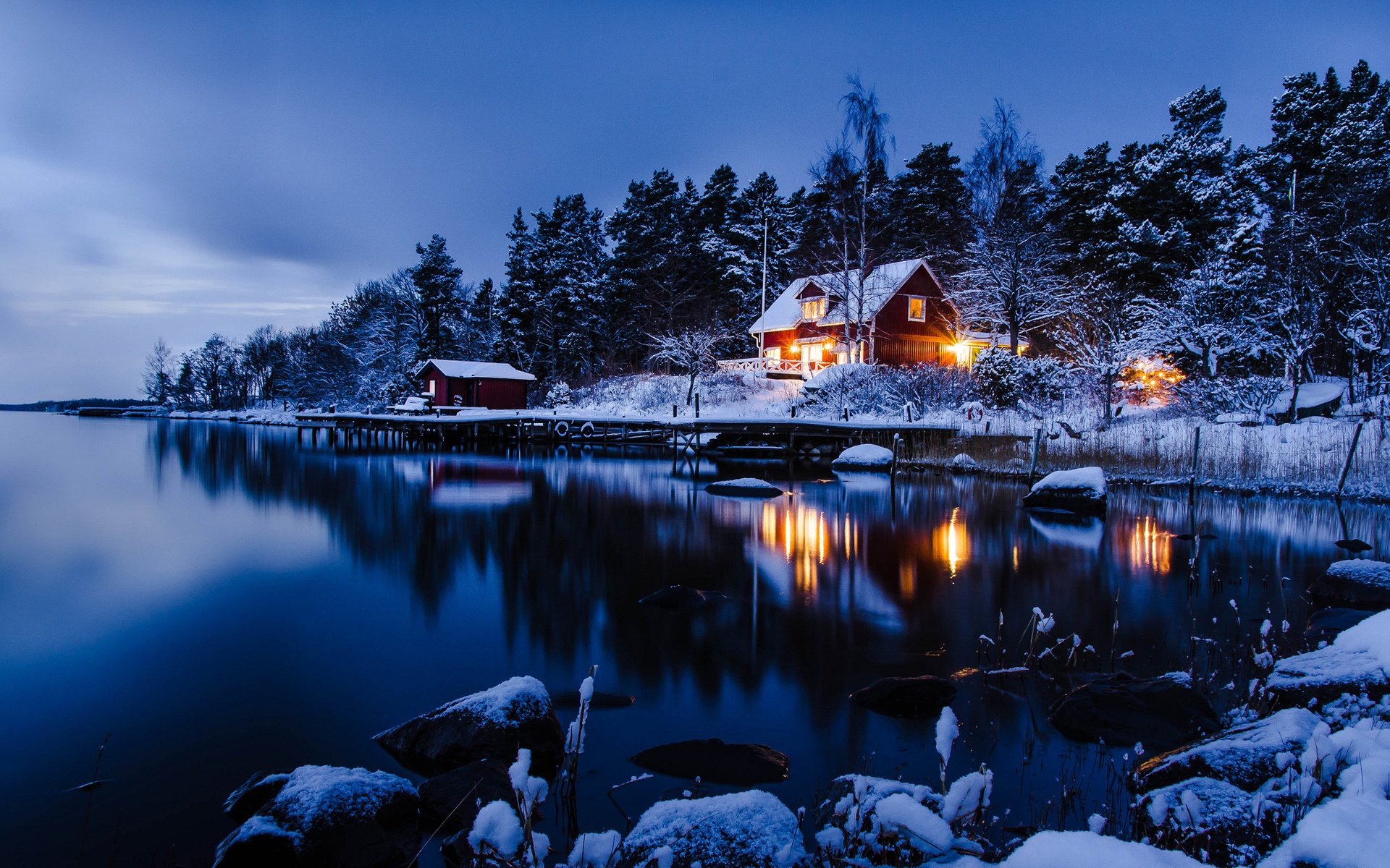 Sweden-winter-landscape-of-snow-houses-lake-woods-blue-style_1920x1200